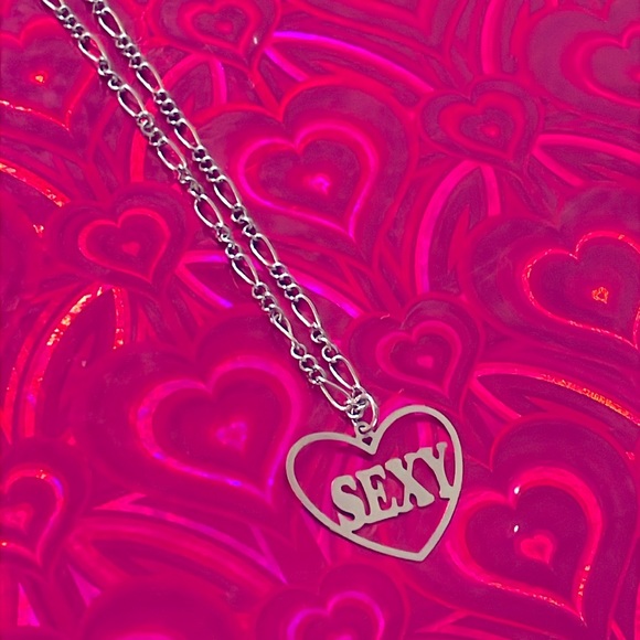 Vintage Jewelry - Y2K “sexy” heart necklace